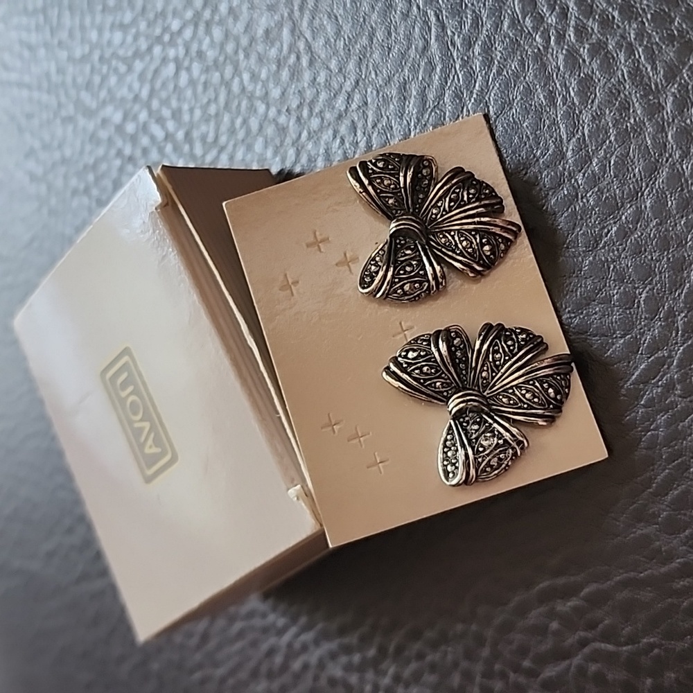 VTG Avon earrings- NOS